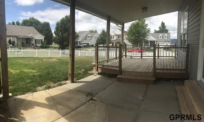 Building Photo - 2102 Quartz Dr