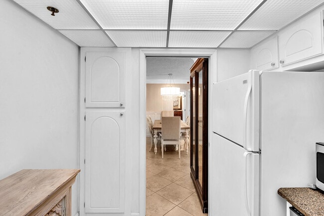 Building Photo - 3301 S Ocean Blvd