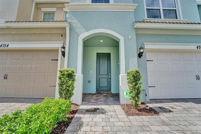 Building Photo - 4764 Eucalyptus Dr