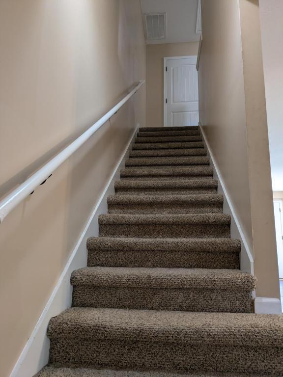 Building Photo - 150 Mayhew Rd