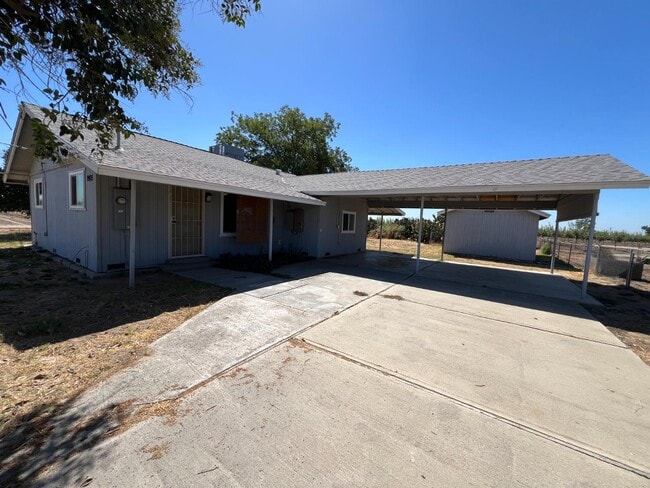 Building Photo - 9905 W Shaw Ave