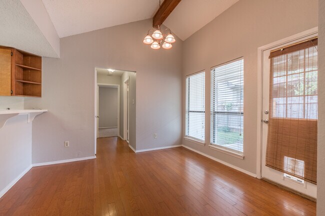 Building Photo - Charming 2-Bedroom, 2-Bath Townhouse in Pflugerville!