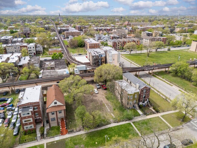 Building Photo - 5921 S Calumet Ave