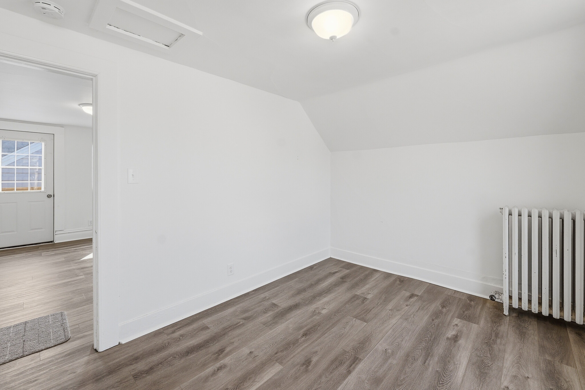 Building Photo - 418 S Spring St