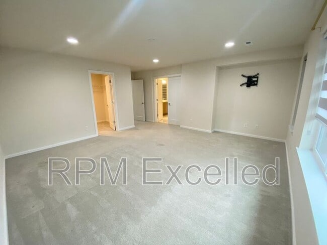 Building Photo - 16208 27th St Ct E