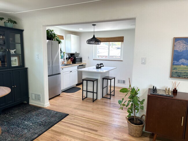 Kitchen - 525 Perry St