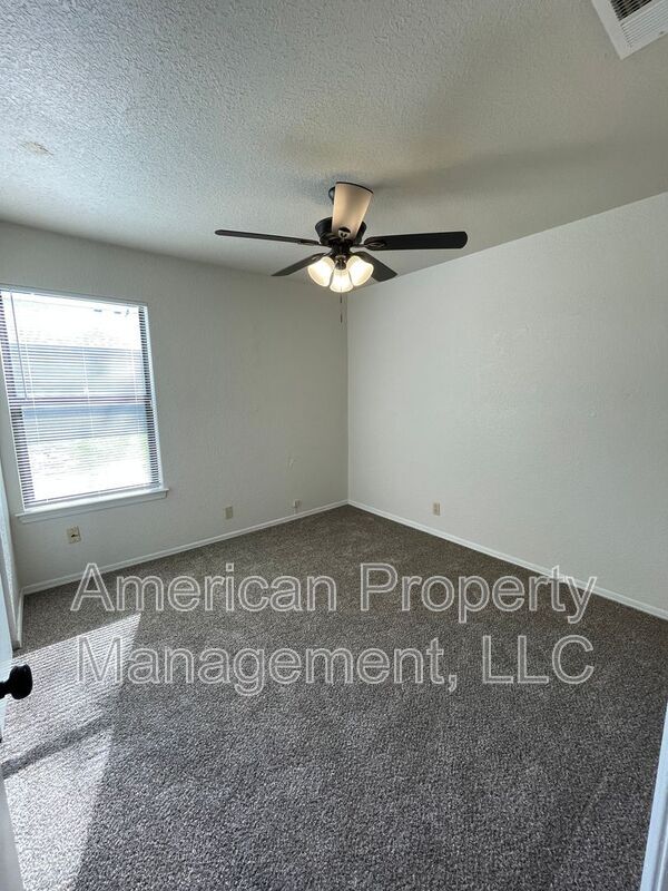 Building Photo - 13142 E 44th St