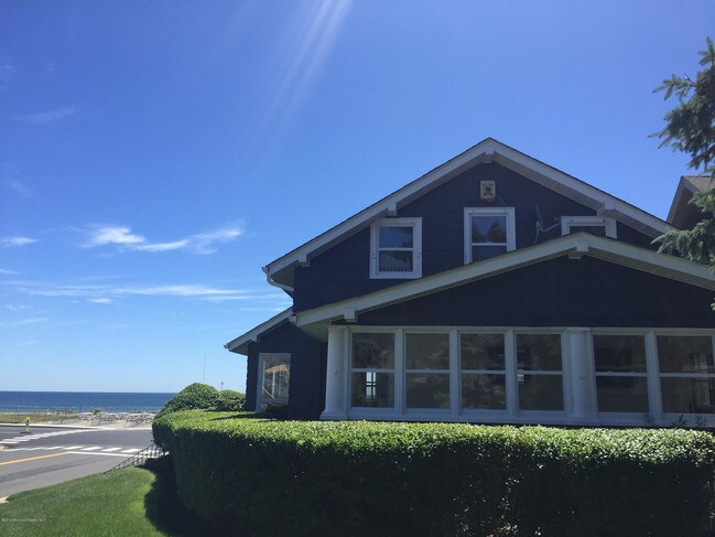 Primary Photo - 2011 Ocean Ave N