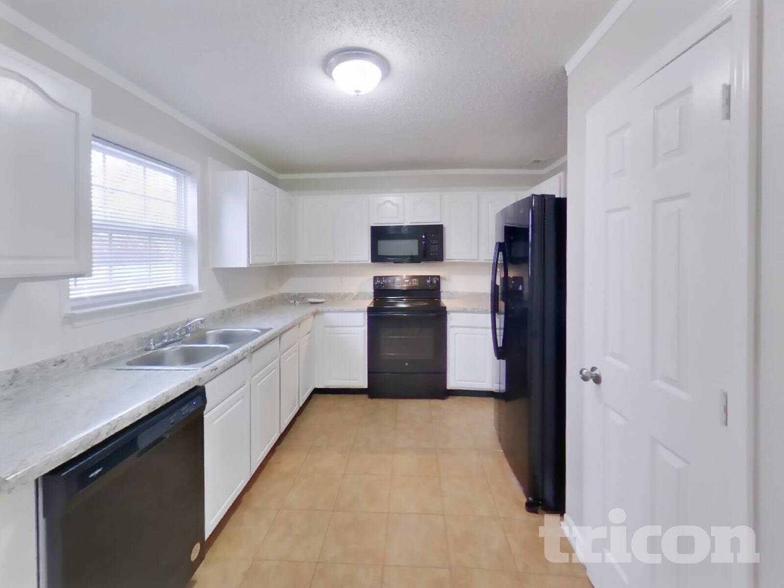 Building Photo - 4518 Connaught W Dr