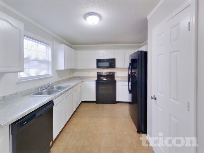 Building Photo - 4518 Connaught W Dr