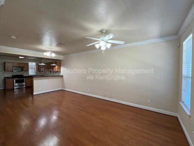Building Photo - 306 E De Soto St