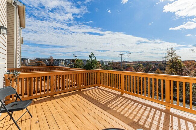 Building Photo - This beautiful townhouse has everything you need in a dream home.