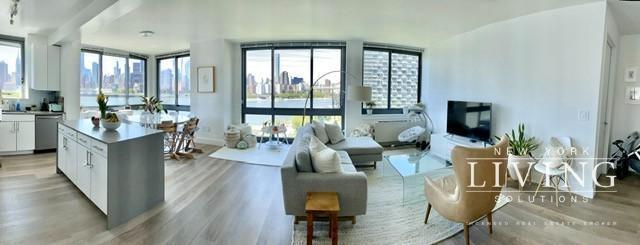 Building Photo - 3 bedroom in New York NY 11109