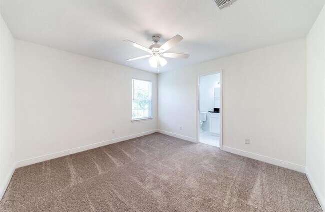 Building Photo - 5007 Mallow St