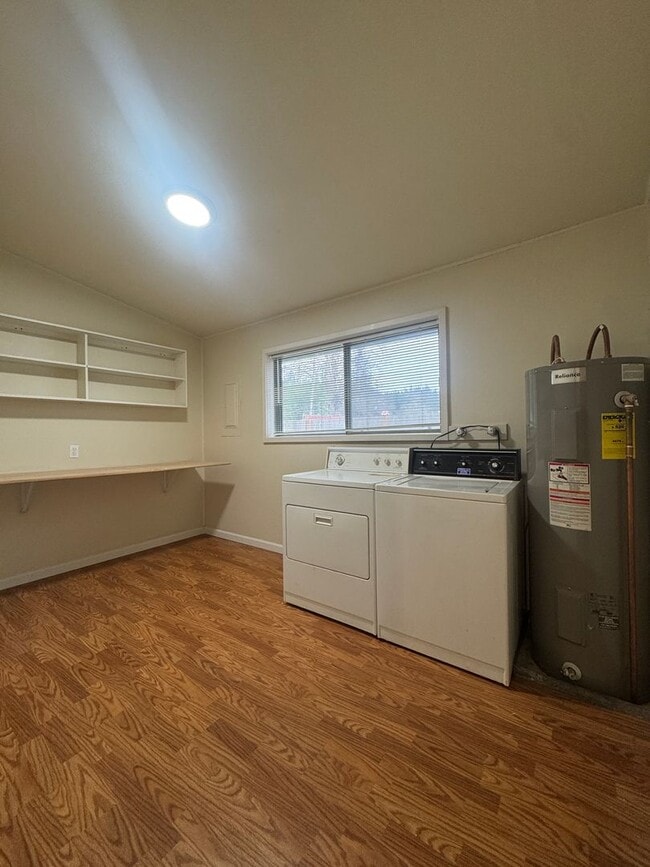 Building Photo - (HAR2) 2 Bedroom, 1 Bath Single Family Home