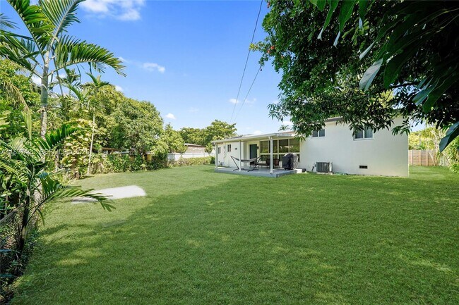 Building Photo - 12520 NE 1st Ct