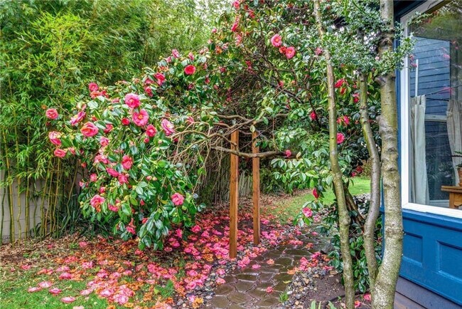 Building Photo - 1311 N Garden St