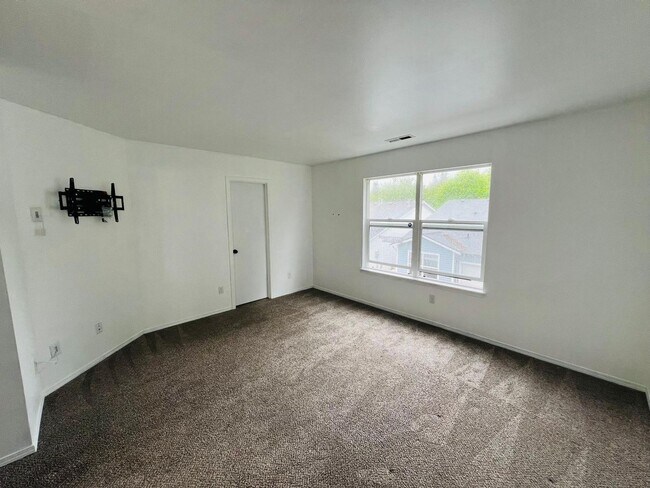 Building Photo - 4811 41st Ln SE