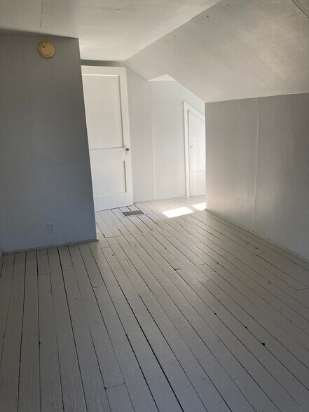 Back BR - 838 Shober St