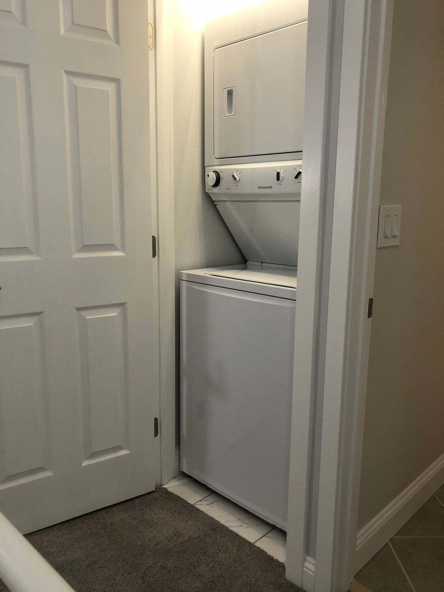 Building Photo - 7940 Los Robles Ct