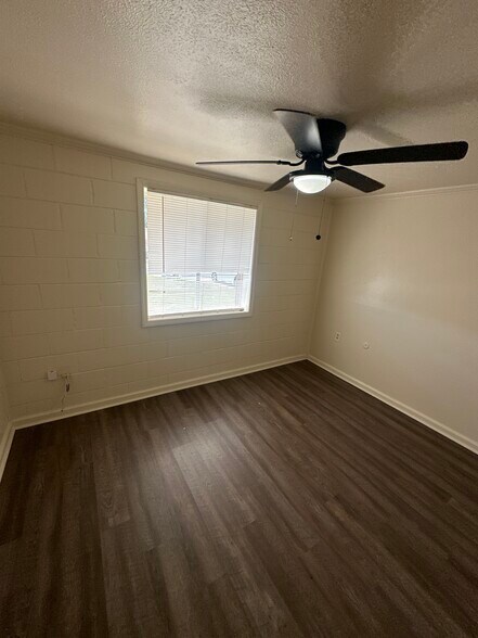 Building Photo - 4537 Saunders Dr