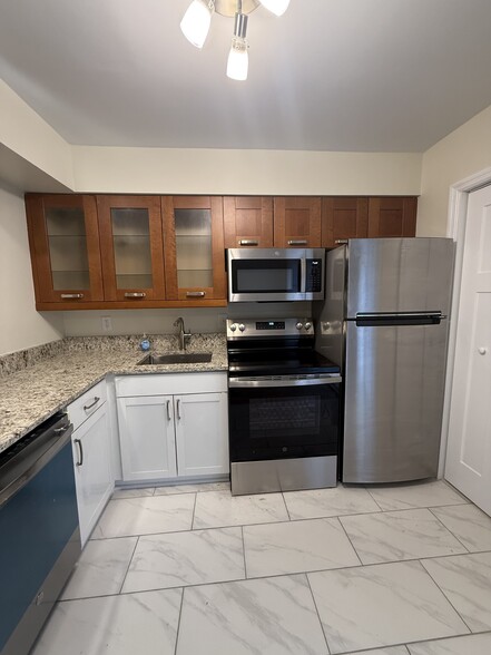 Building Photo - 104 Friar Ln