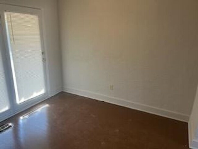 Building Photo - COMING SOON!!!!!  U OF M Area!!!