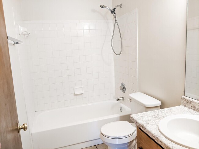 Building Photo - 1098 Rockbrook Ct