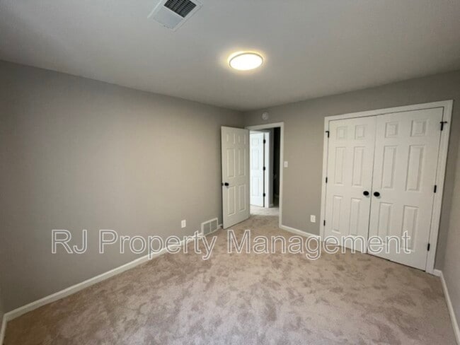 Building Photo - 6913 Snyder Rd