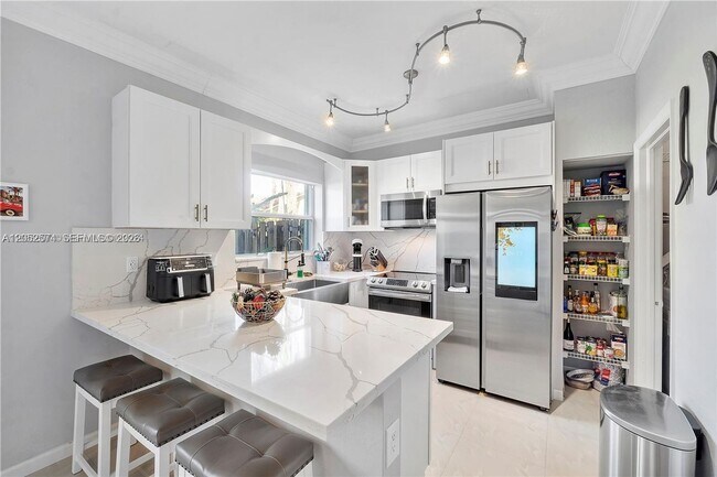 Building Photo - 4960 SW 136th Ave