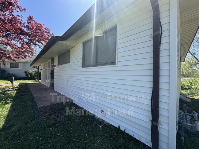 Building Photo - 7101 Brackleigh Dr