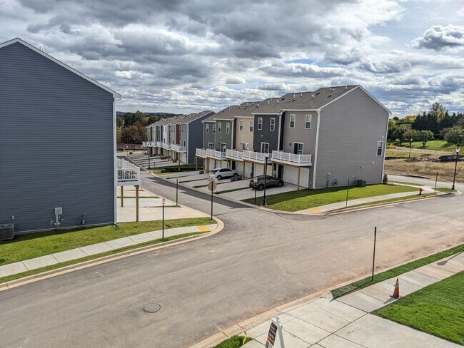 Building Photo - Three level townhouse in The Preserve at Tuscarora Creek community ready by mid September!