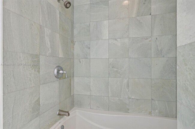 Building Photo - 1060 Brickell Ave