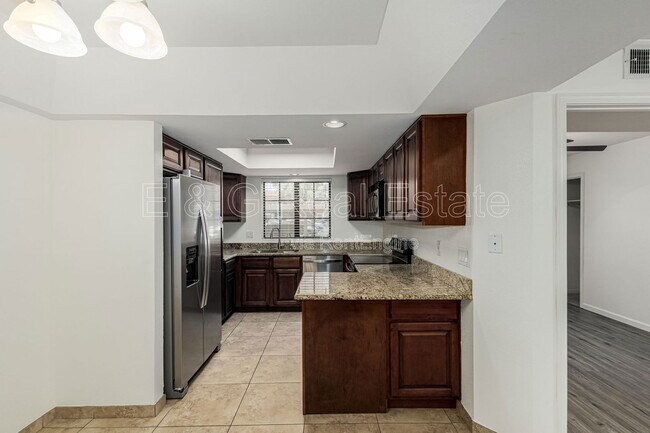 Building Photo - 1905 E University Dr