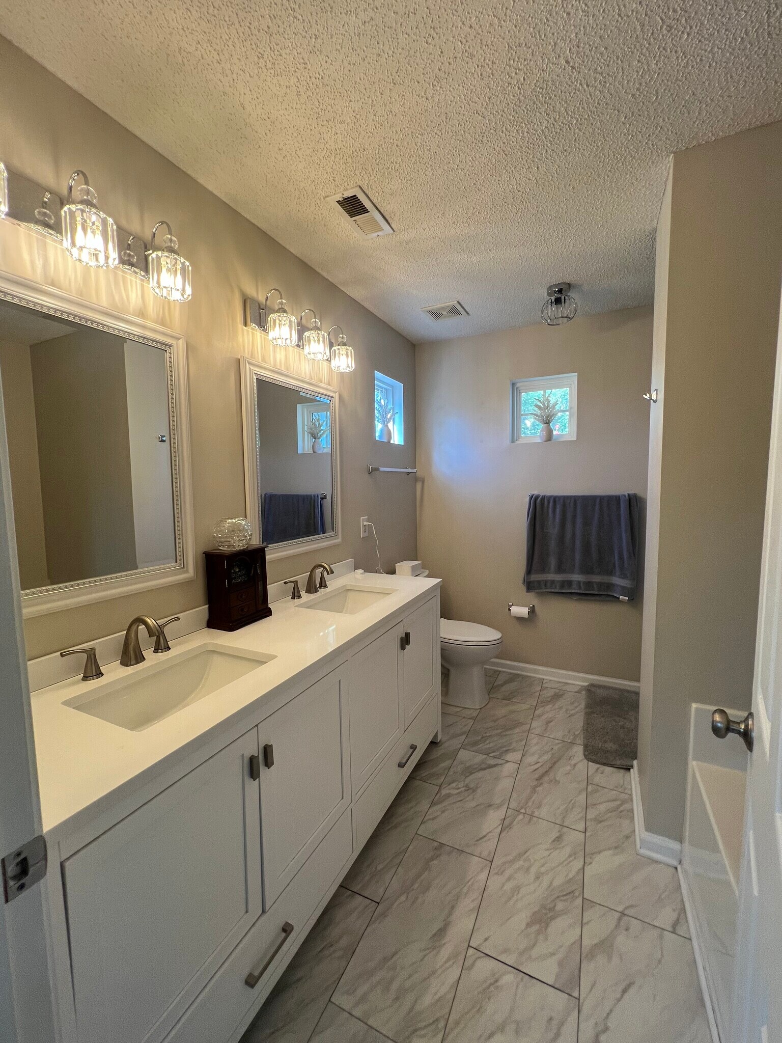 Building Photo - 8814 Meadowmont View Dr