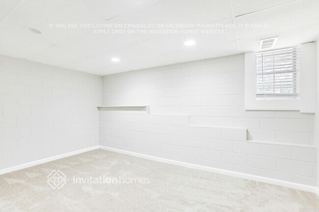 Building Photo - 6358 Hillview Ln