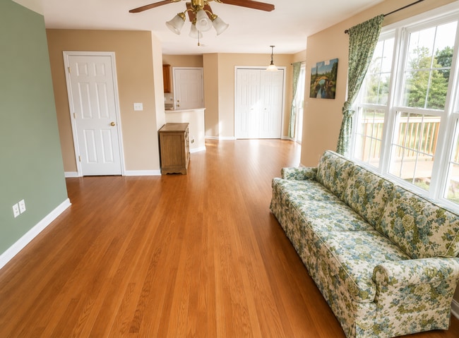 Building Photo - Blacksburg, 4 BR / 2.5 BA Available August 21