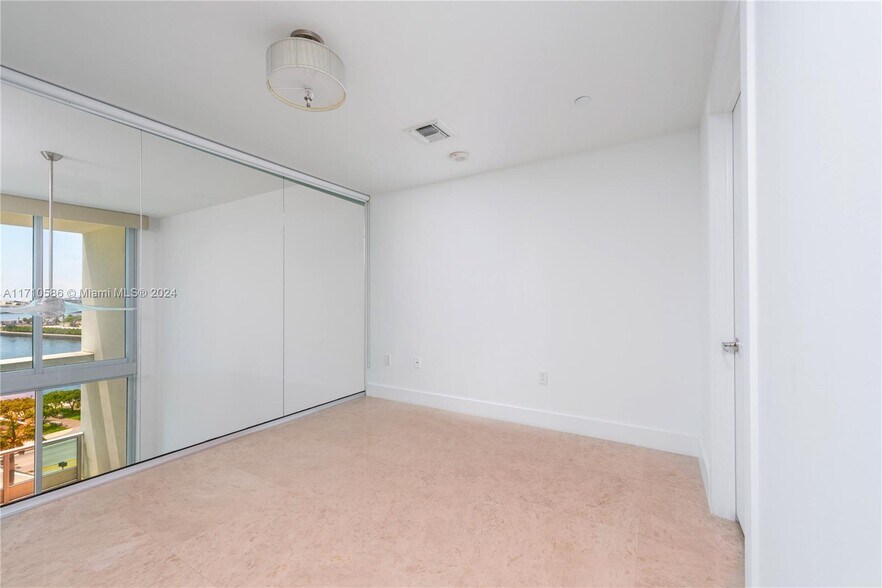 Building Photo - 900 Biscayne