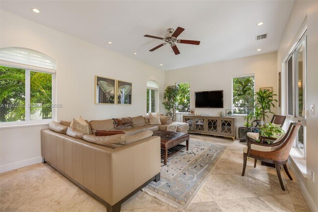 Building Photo - 755 Tiziano Ave