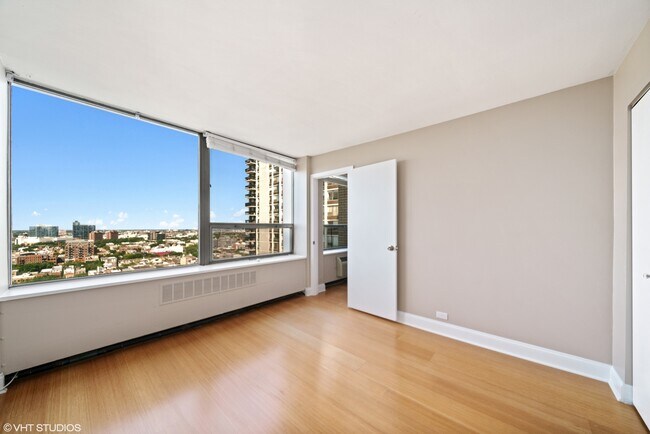 Building Photo - 1455 N Sandburg Terrace