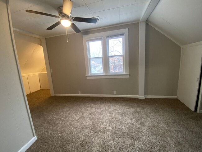 Building Photo - Charming 4 bedroom/2 bath home in Winfield! Coming Available in mid-July!