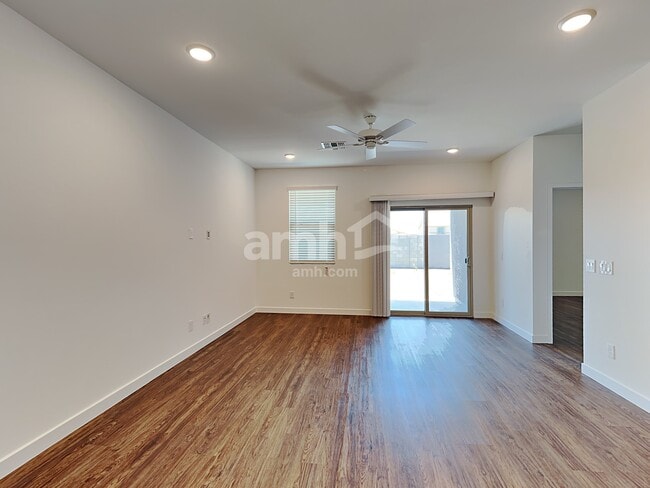 Building Photo - 4218 S 105th Dr