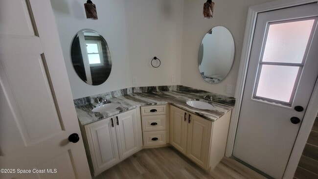 Building Photo - 1209 Bonaventure Dr