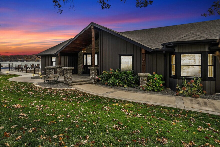 Building Photo - 201 Shady Ozark Ln