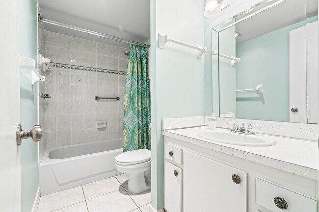 Building Photo - 250 NE 20th St