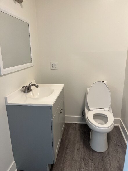 Building Photo - 6718 Simpson Ave