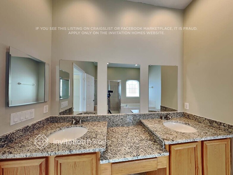 Building Photo - 2101 Cedar Garden Dr
