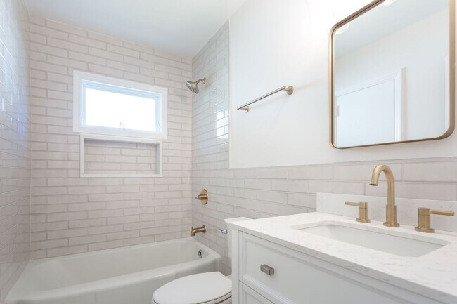 Building Photo - 3408 Kirby Dr