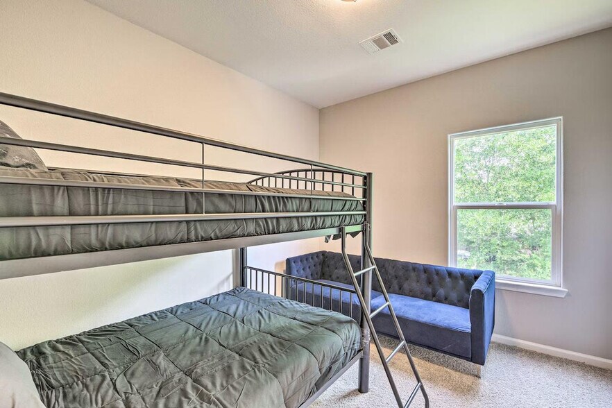 Building Photo - 4835 Sunflower St