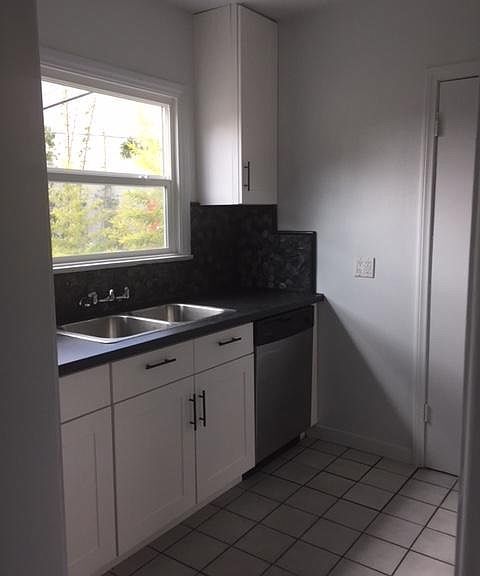 Building Photo - 8566 Rugby Dr